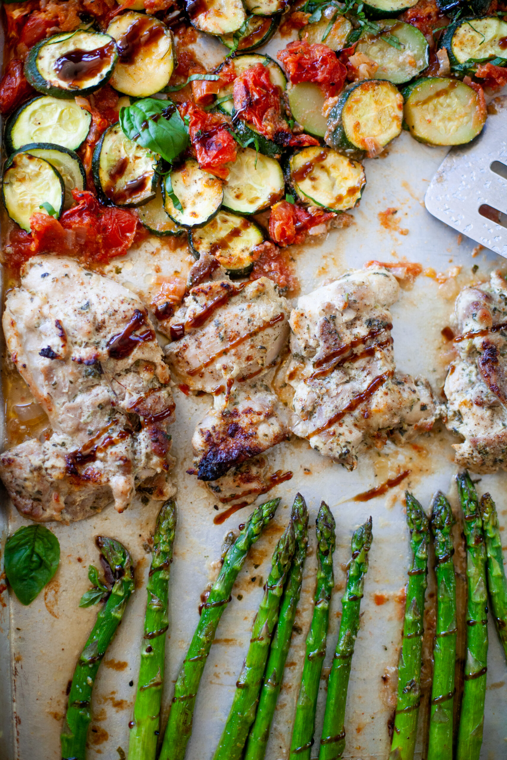 Healthy Roasted Tomato Basil Chicken Sheet Pan