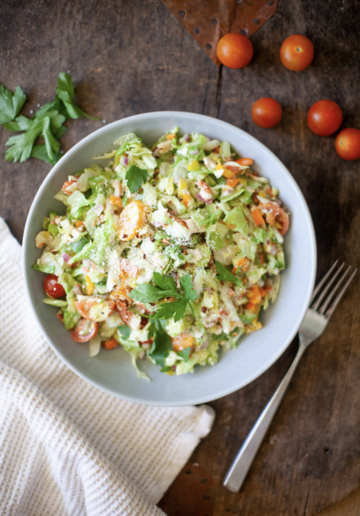 Macro-friendly no-cook summer meal: Grinder Salad lillieeatsandtells.com