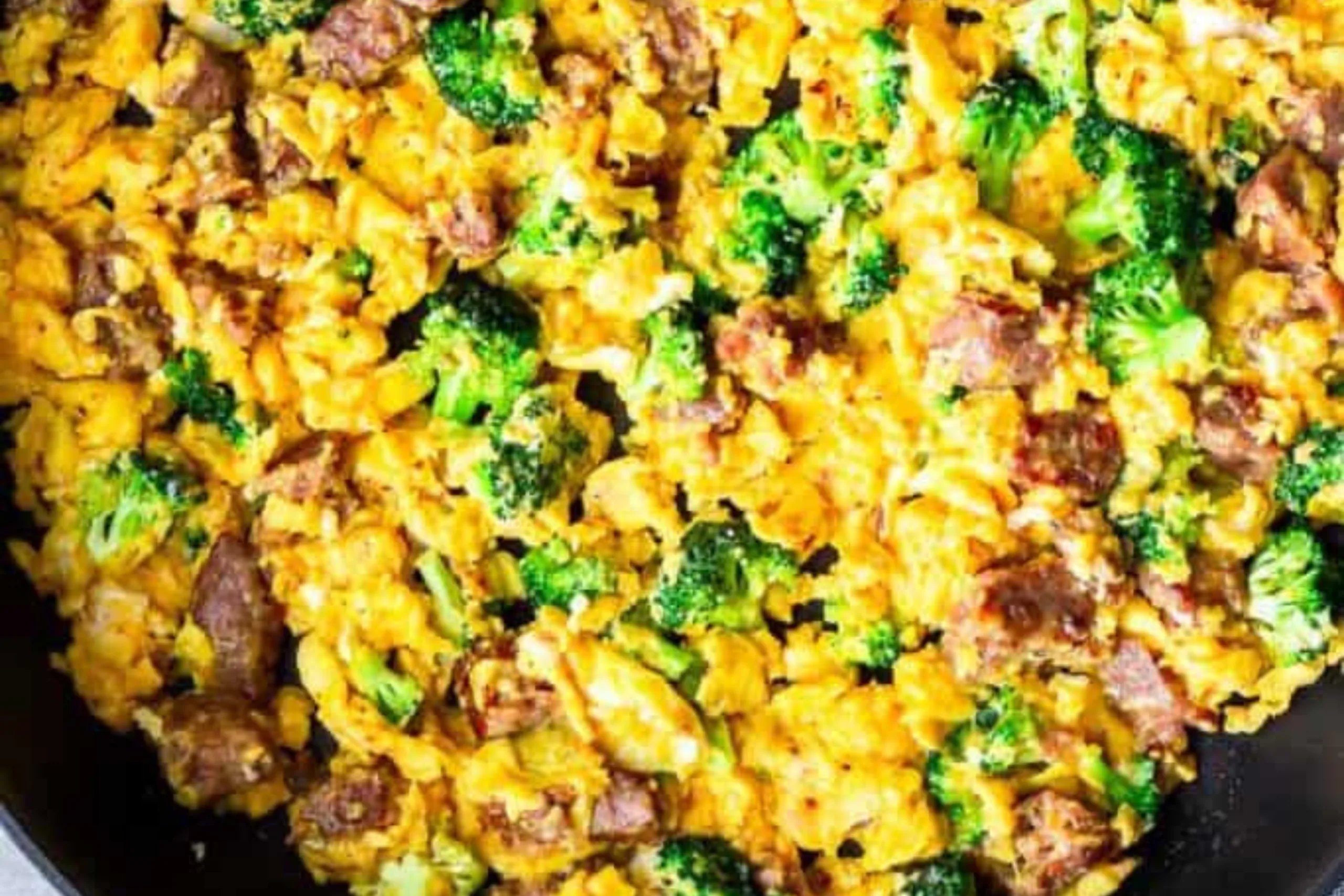 High-Protein Broccoli Scramble Recipe, Fat: 22g, Carbs: 12g, Protein: 30g, Calories 363